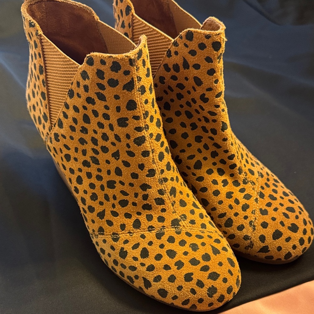 Toms Tan and Black Leopard Ankle Boots